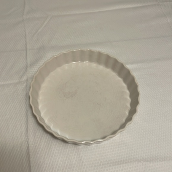 Vintage White Ceramic 9 1/2” Pie Dish. - Picture 4 of 5
